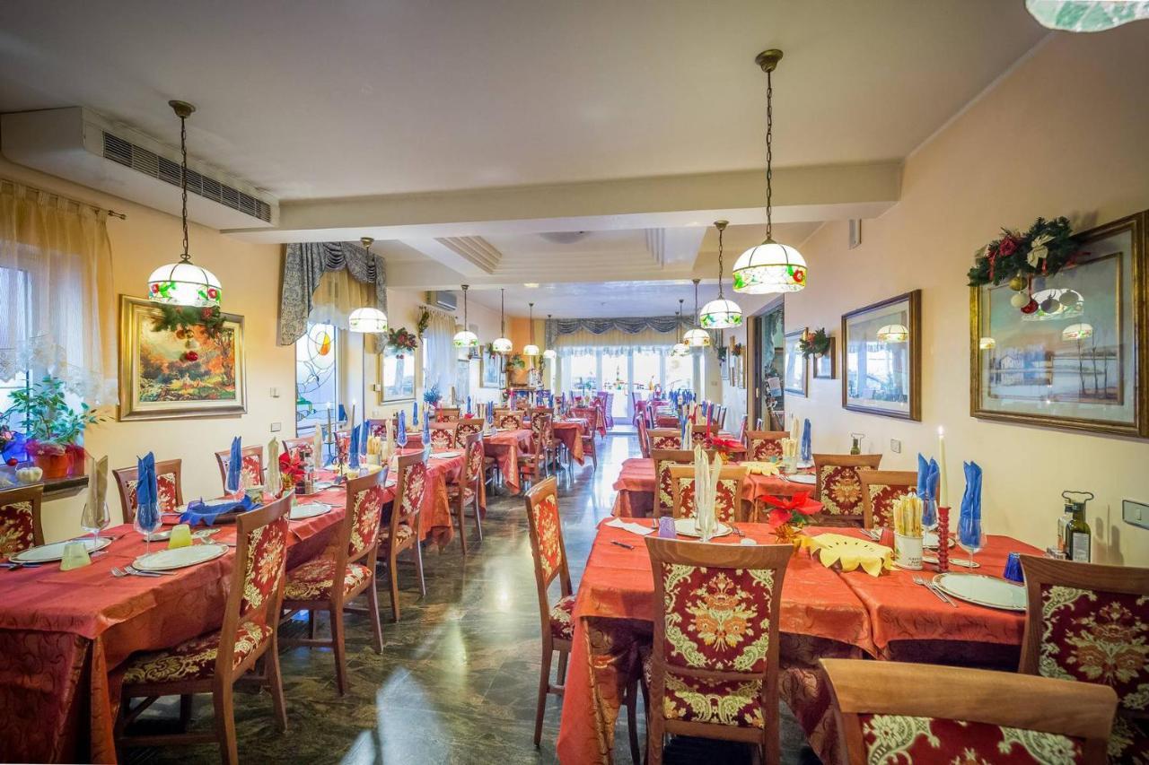 Albergo Ristorante Fabrizio Caorle Exterior photo